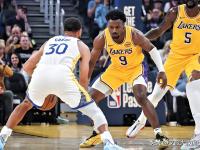 九游-浓眉哥在勇士比赛中势不可挡，回归赛场引发热议！的简单介绍