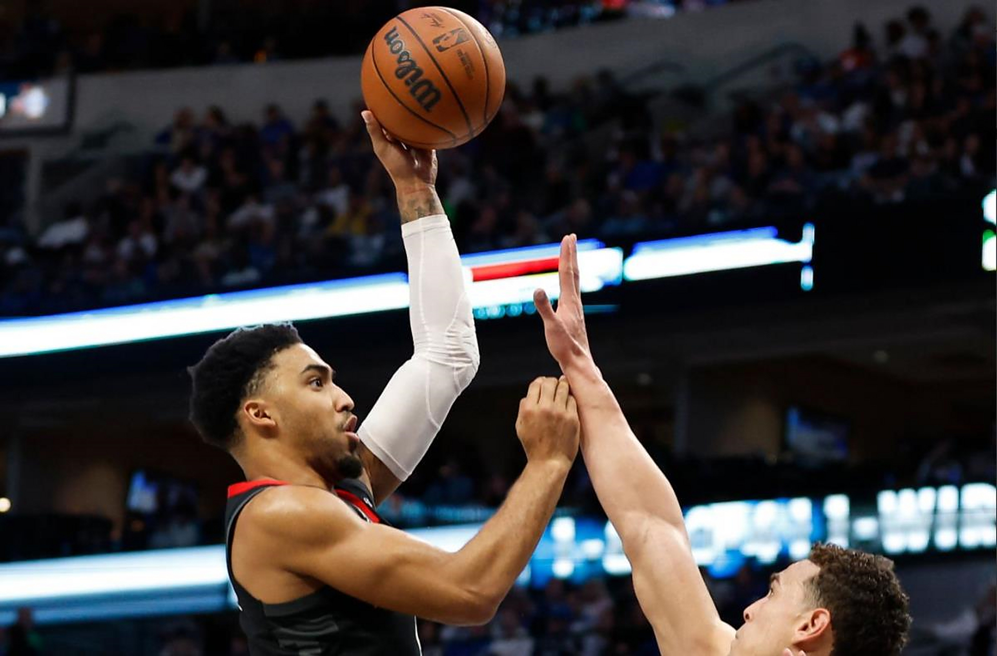 关于达拉斯独行侠训练开放日，清晨造点机会引欢呼，CBA常规赛在即，更衣室氛围转暖的信息