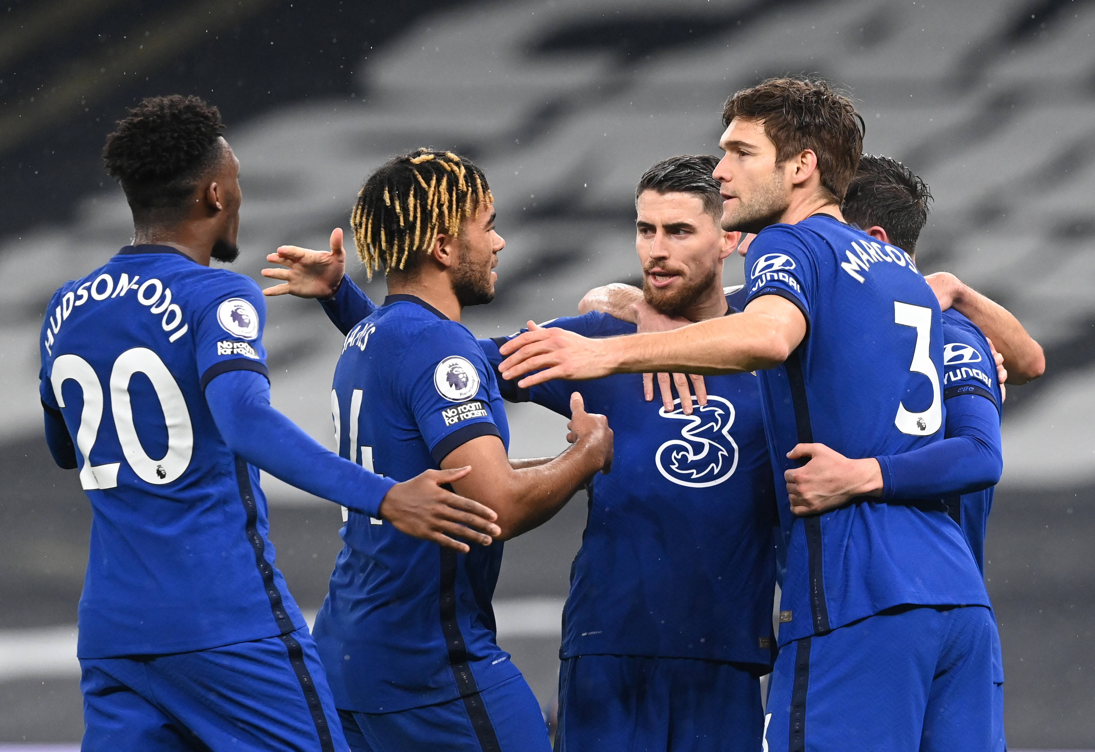 关于亚特兰大训练开放日;窗口期队长鼓劲引欢呼;欧冠在即;团队化学反应显著的信息 关于亚特兰大训练开放日;窗口期队长鼓劲引欢呼;欧冠在即;团队化学反应显著的信息