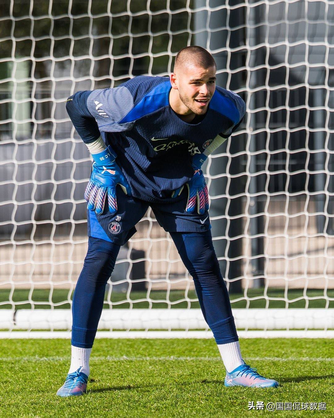 关于亚特兰大训练开放日;窗口期队长鼓劲引欢呼;欧冠在即;团队化学反应显著的信息 关于亚特兰大训练开放日;窗口期队长鼓劲引欢呼;欧冠在即;团队化学反应显著的信息